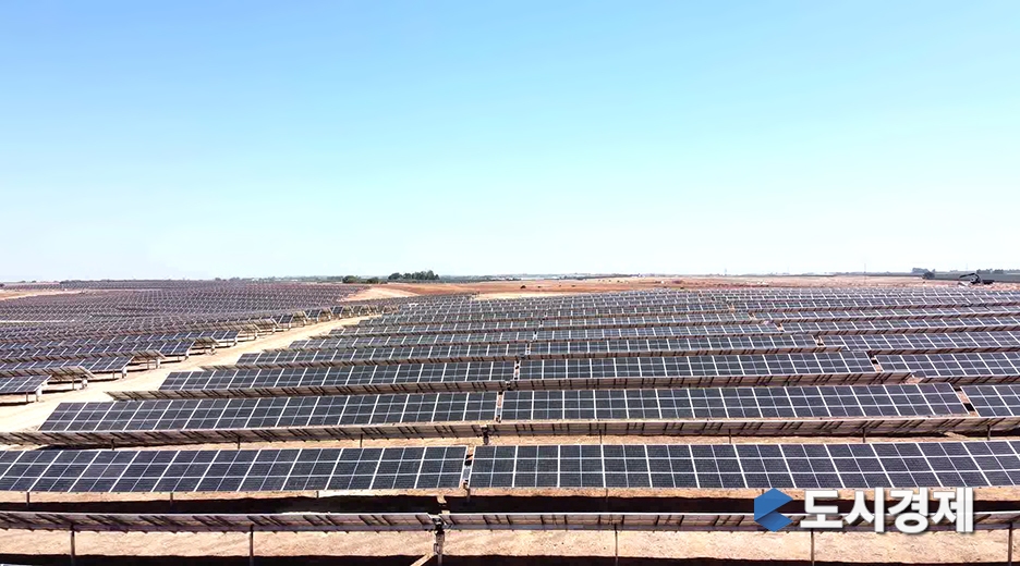 한화에너지가 아마렌코 솔라(Amarenco Solar Limited)에 매각한 50MW 태양광 발전소 전경. (출처: 한화에너지)