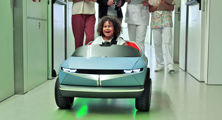 현대자동차그룹은 감정 인식 기술이 적용된 키즈 모빌리티 ‘리틀빅 이모션’(Little Big e-Motion)을 개발해 어린이 환자 치료에 시험 운용한다. (출처: 현대자동차그룹)